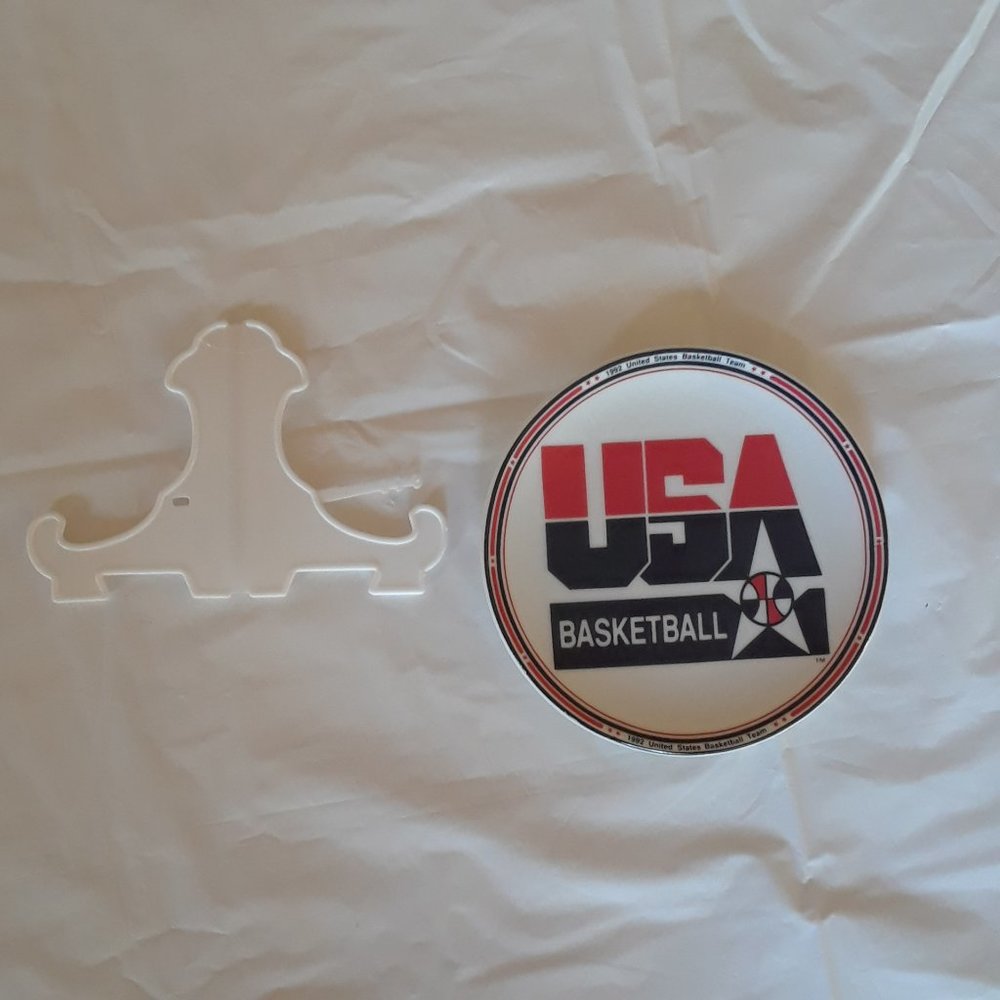 USA Basketball DREAM TEAM 1992 / Commemorative Plate 4-1/4 w/ Display Stand